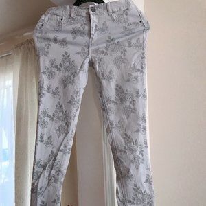 Preowned Zara Women's Mid Rise Capri Pants